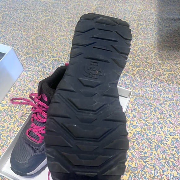 North face size 9.5 hiking boots - Picture 2 of 7